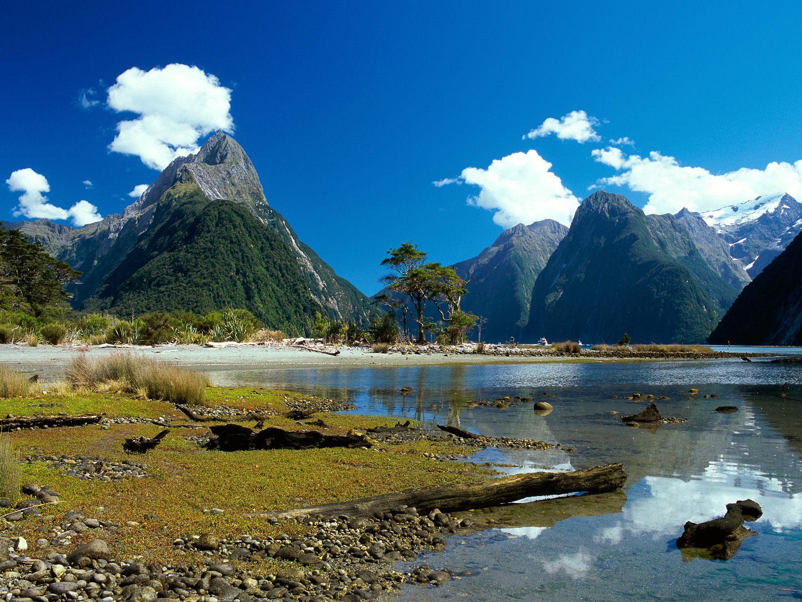 Mitre peak Milford New Zealand free desktop background