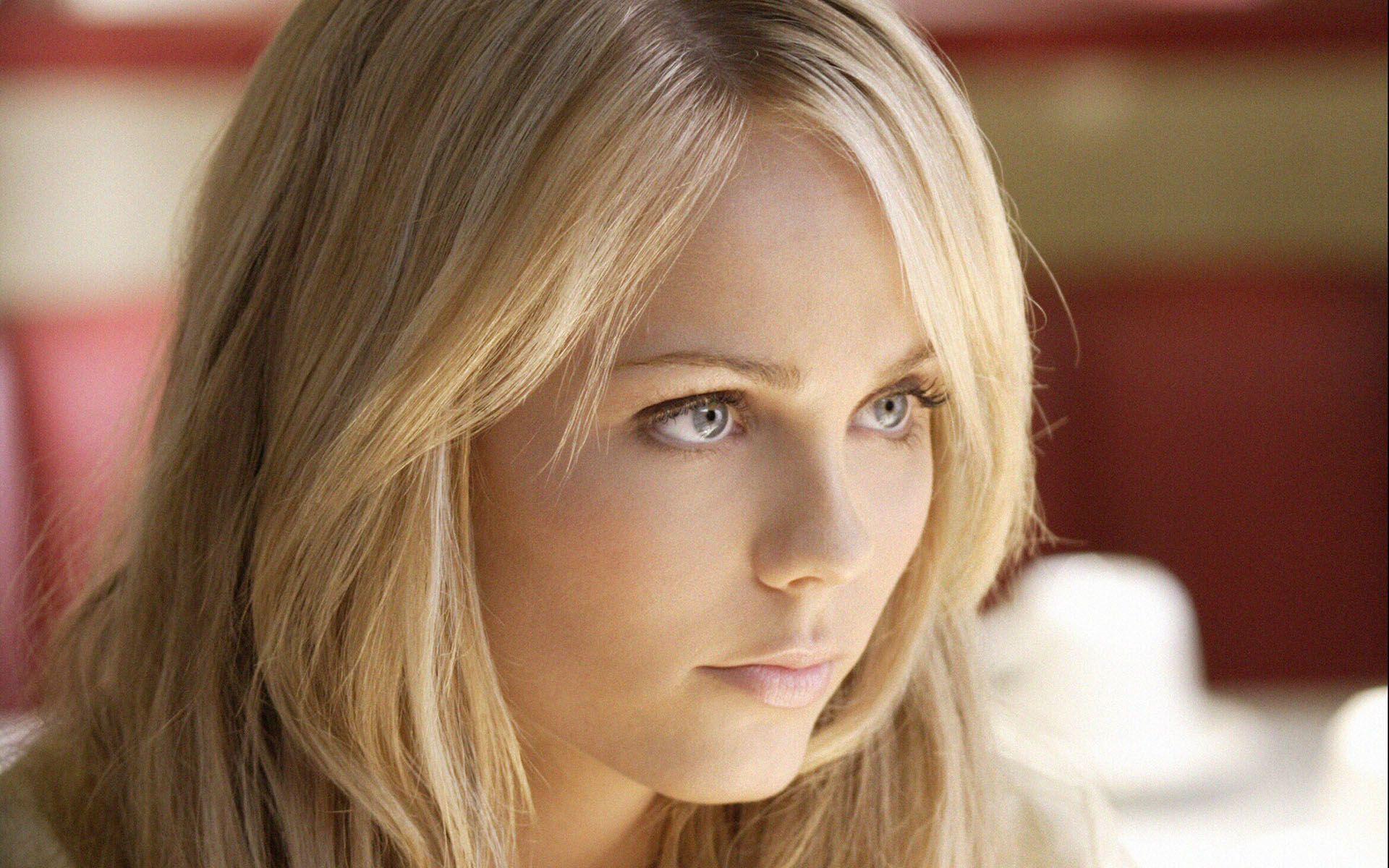 Laura Vandervoort Wallpaper Wallpaper Inn