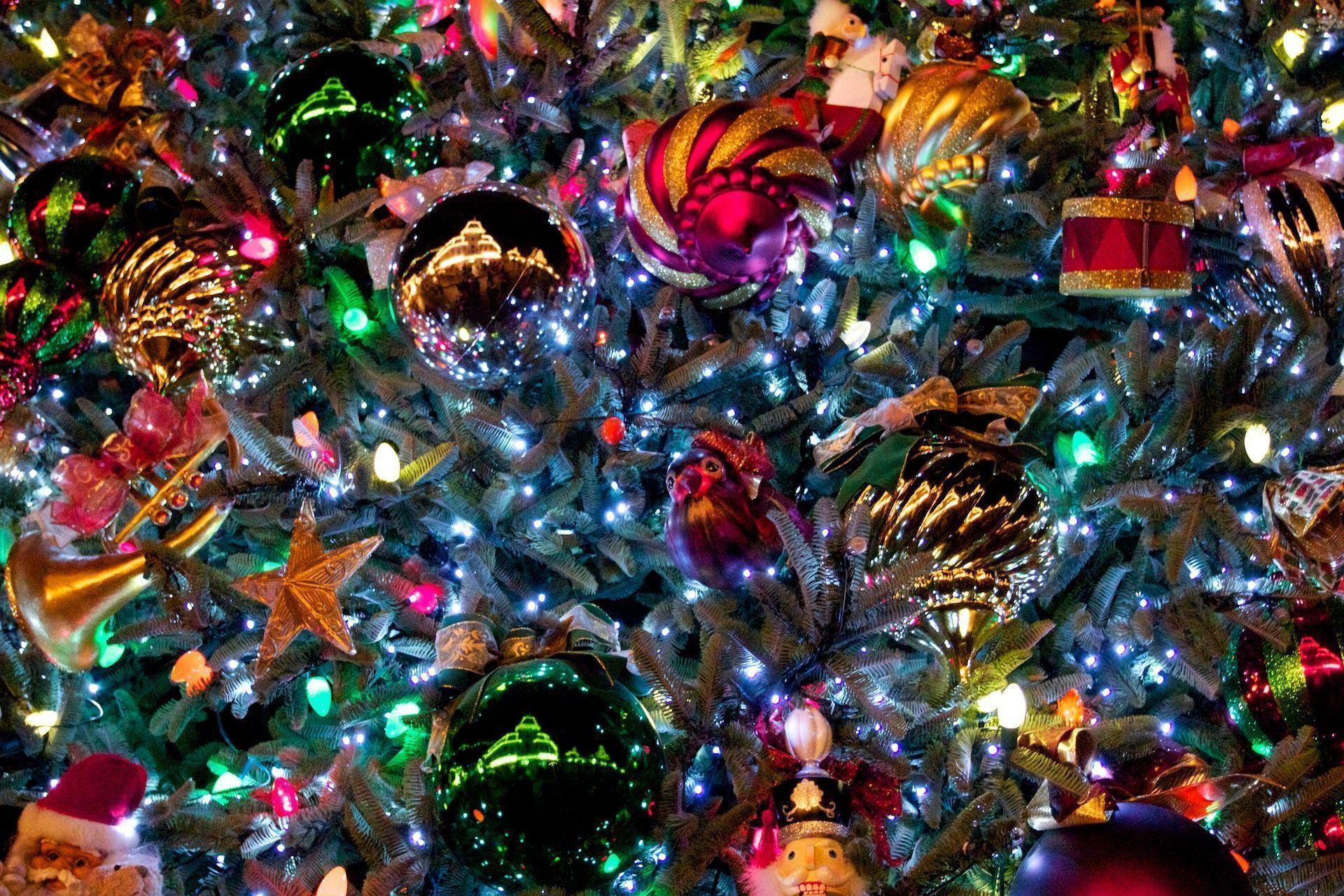 Christmas Tree Wallpaper 56 beautiful image 407104 High Definition