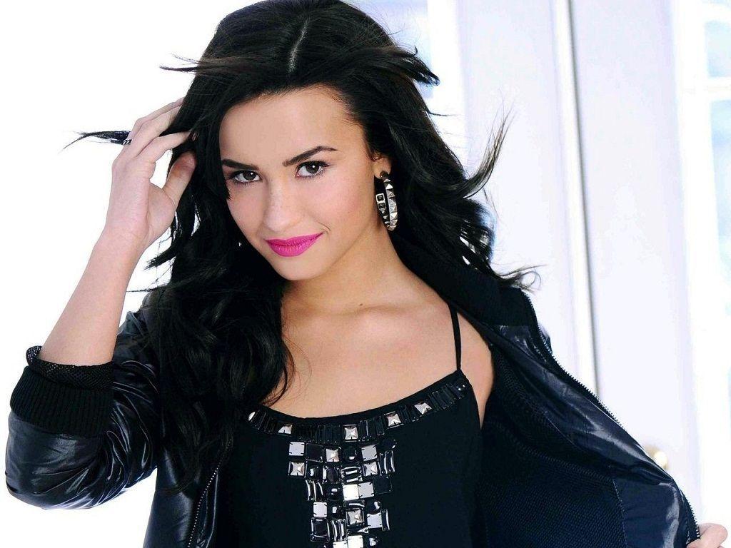 Demi Lovato Wallpaper Widescreen. Hdwidescreens