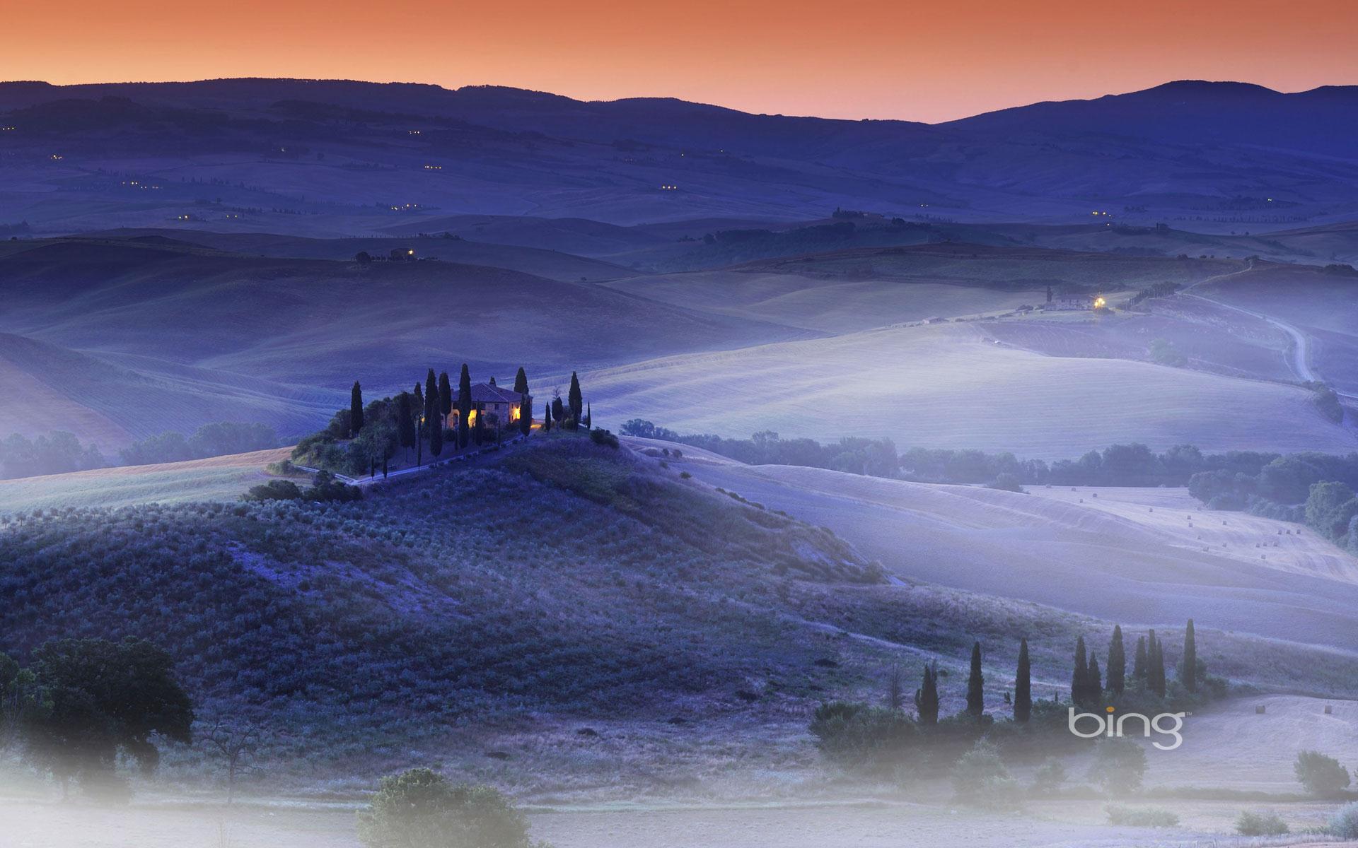 A hilltop villa in the Val d&;Orcia, Siena district, Tuscany, Italy
