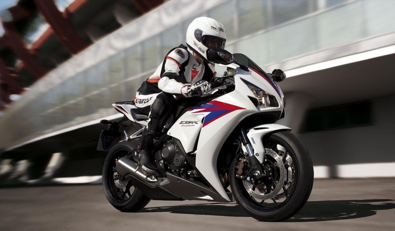 Honda CBR1000RR Fireblade Photo Gallery