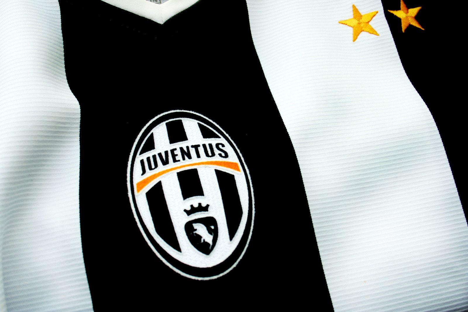 Download Free Juventus FC Logo In Jersey Wallpaper HD Picture