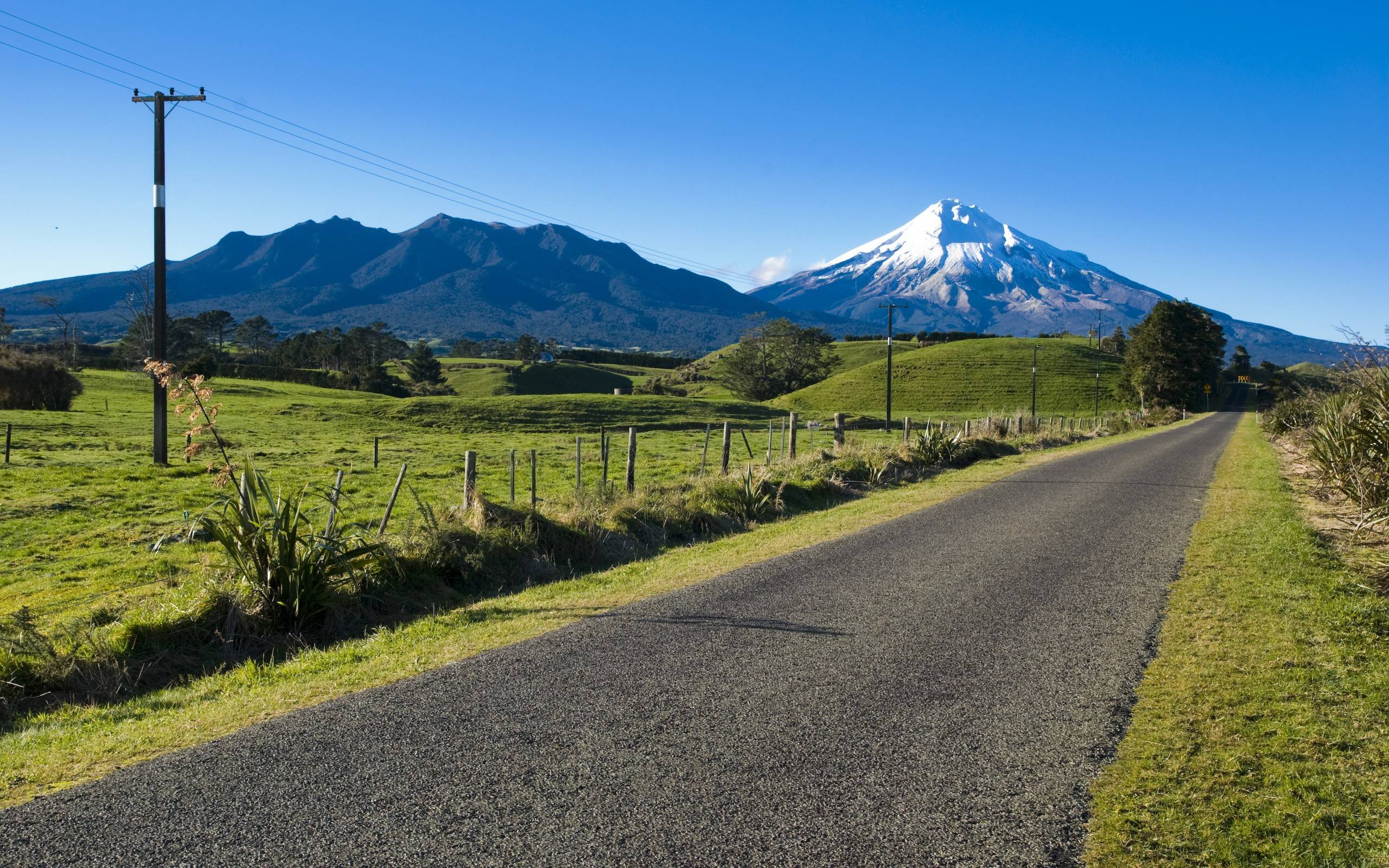 Road with Great Landscape in New Zealand Wallpaper, iPhone