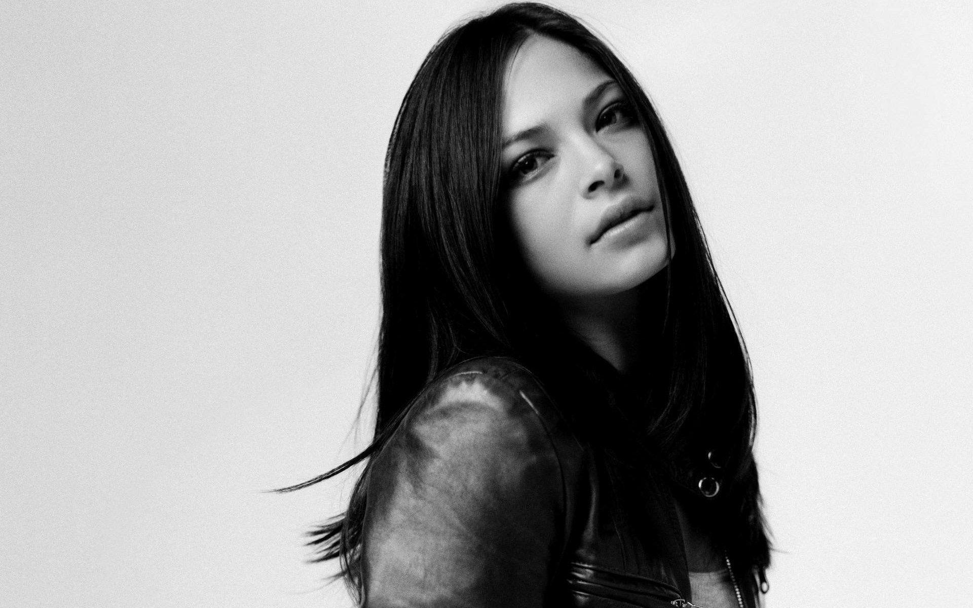 Kristen Kreuk Wallpaper