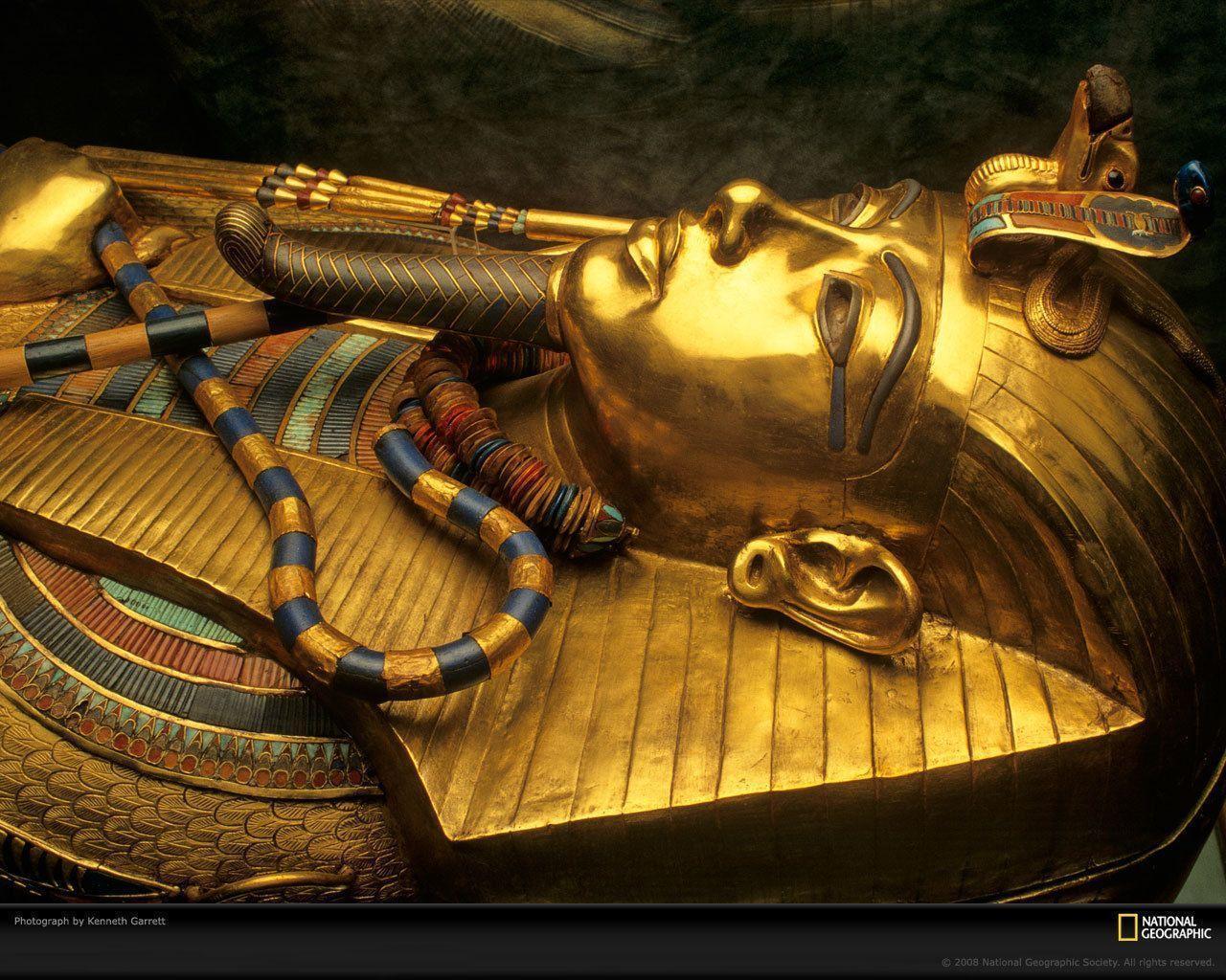 King Tut Sarcophagus and Queens Wallpaper