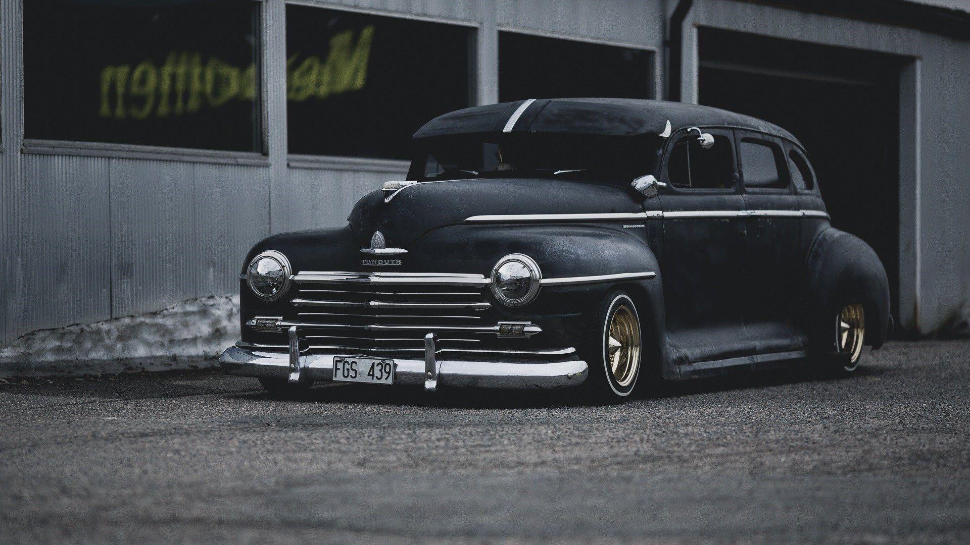 Plymouth Classic Car Outside Restaurant HD Wallpaper