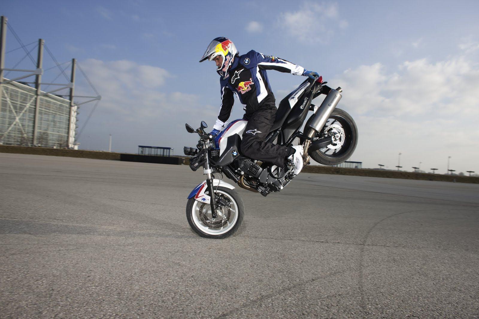 Vehicles For > Motorbike Stunt Wallpaper