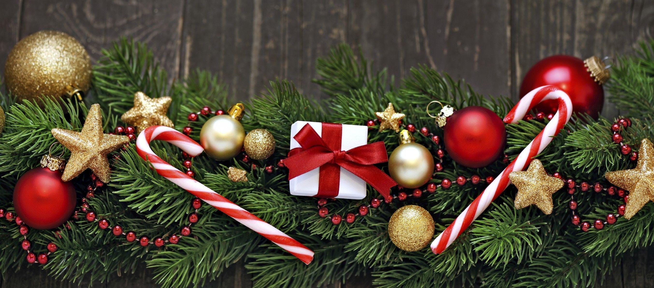 Daisy Nook Xmas Background IStock_000021988426Large Farm