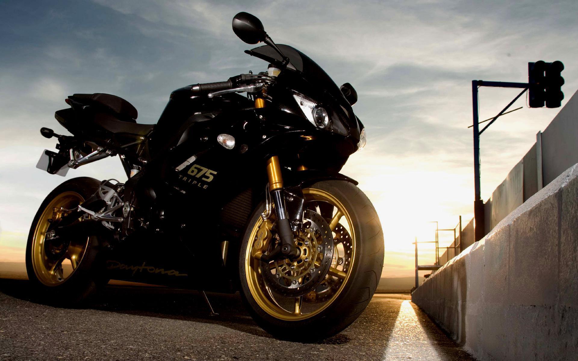 Download Triumph Motorcycles Wallpapers Widescreen 2 HD Wallpapers