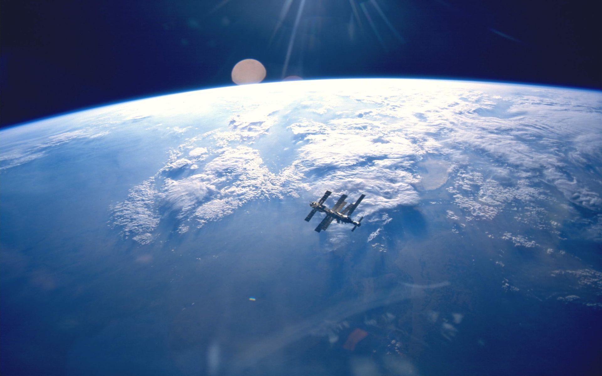 2022 space station wallpapers