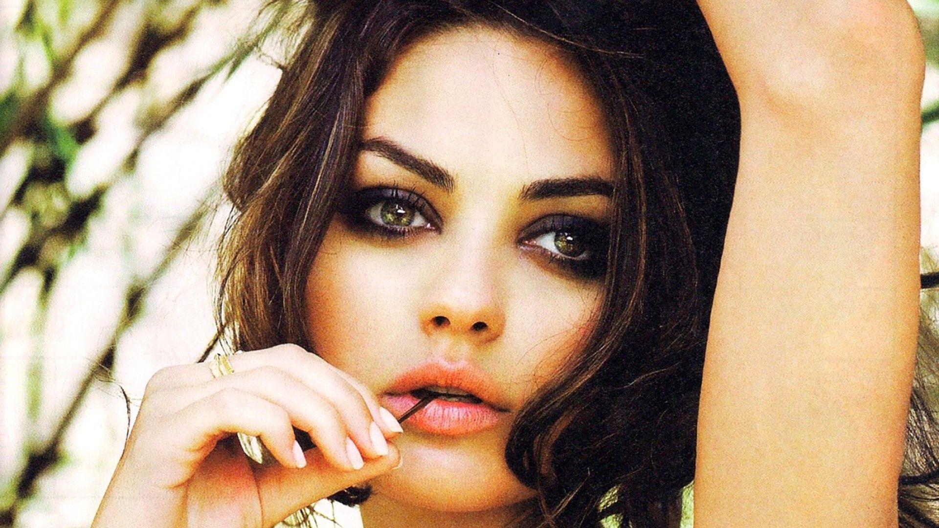 Mila Kunis 12 Background. Wallruru