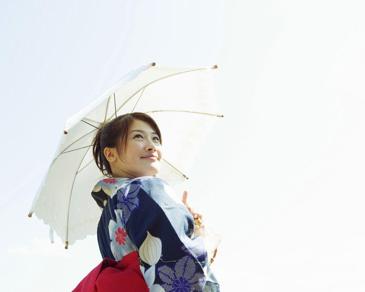 Beautiful Woman Wearing A Japanese Kimono Wallpaper 1280x1024 px