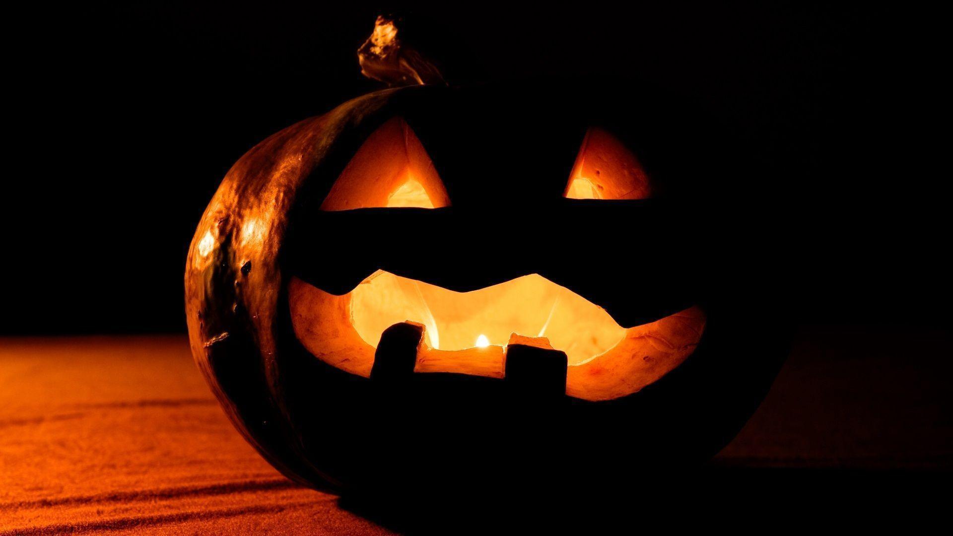 Halloweenthemed Jackolantern Lamp Near October 31 Calendar  Free Stock  Photo