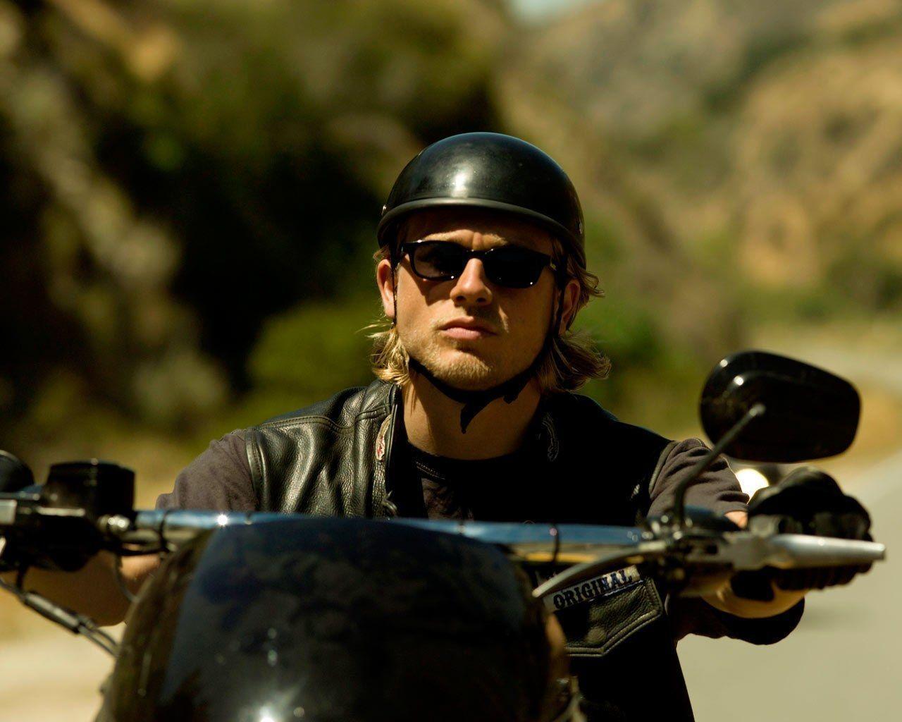 Charlie Hunnam Wallpapers - Wallpaper Cave