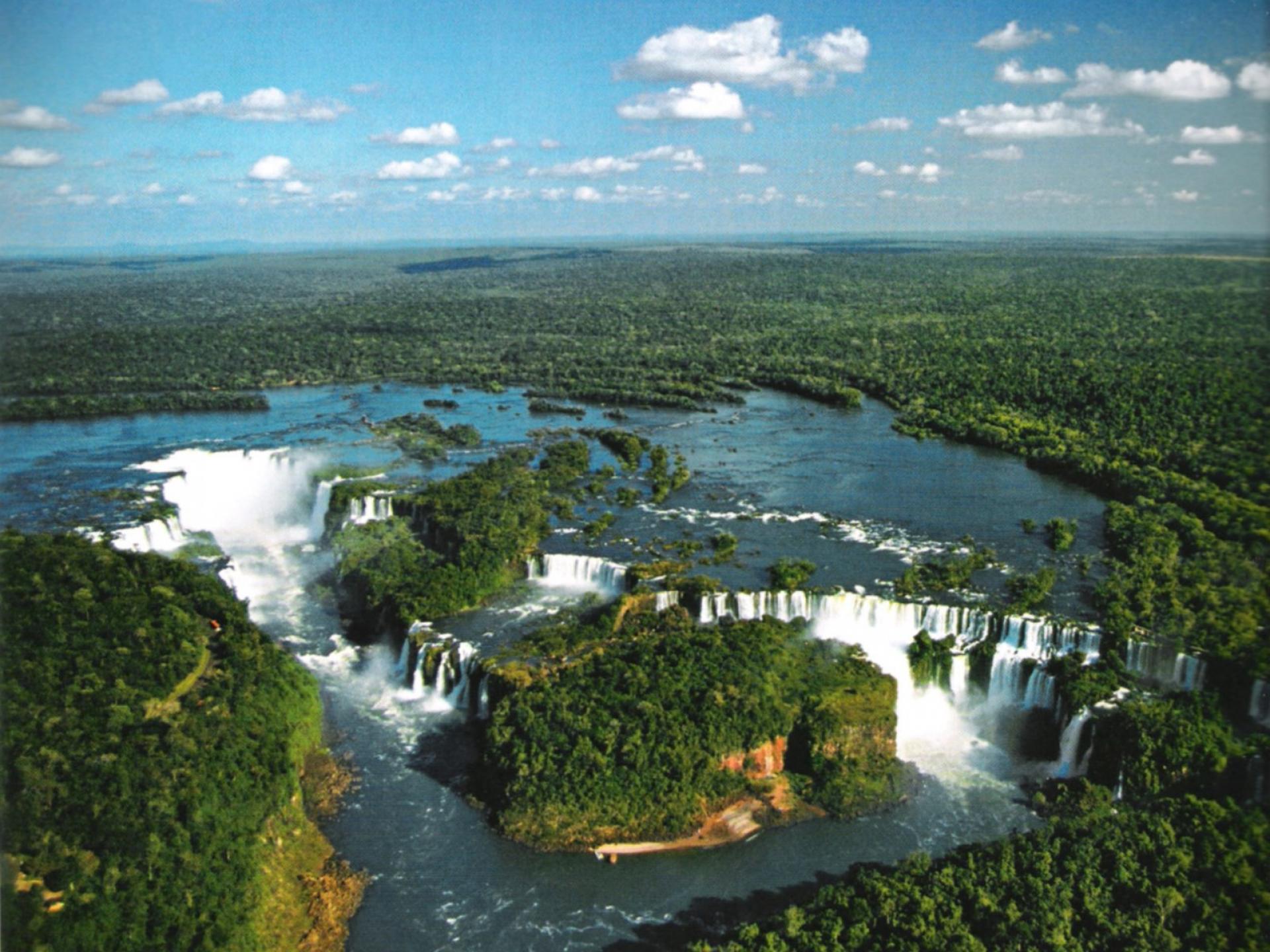 Iguazu Falls desktop wallpaper