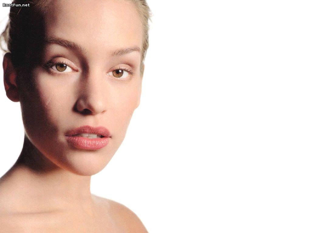 Piper Perabo Wallpapers - Wallpaper Cave