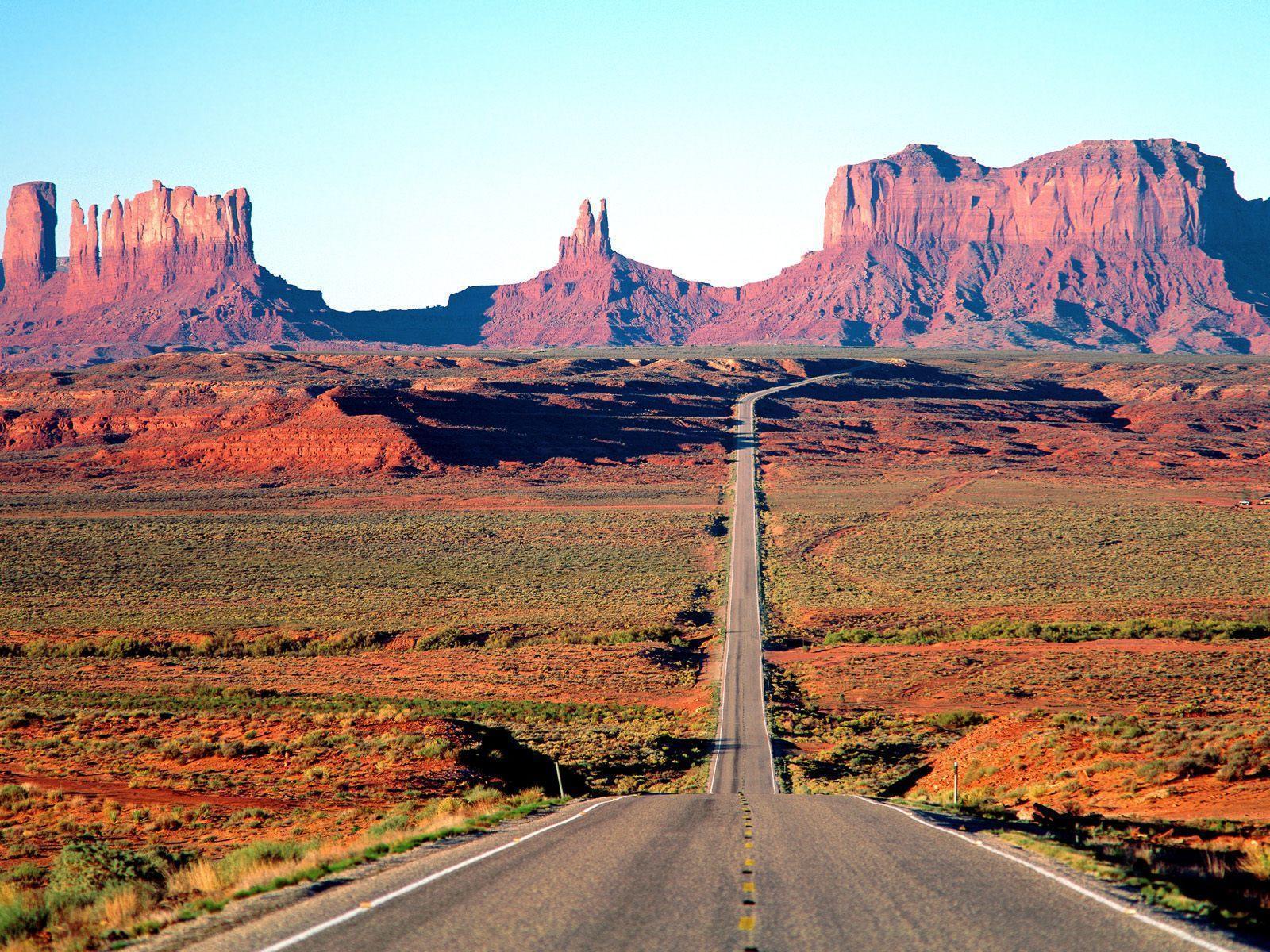 Road in monument valley Arizona free desktop background