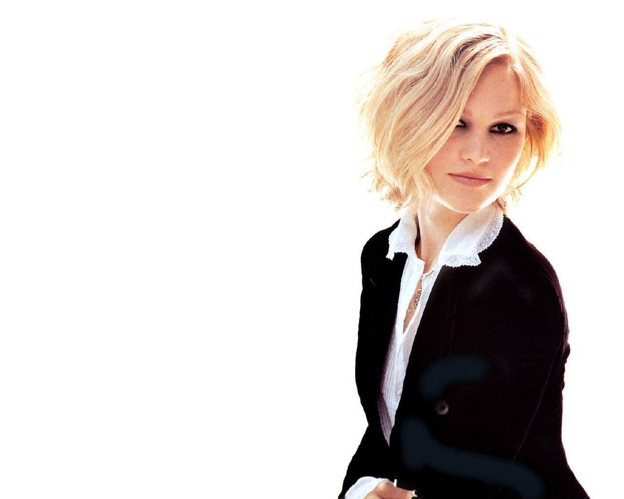 Julia Stiles Stiles Wallpaper