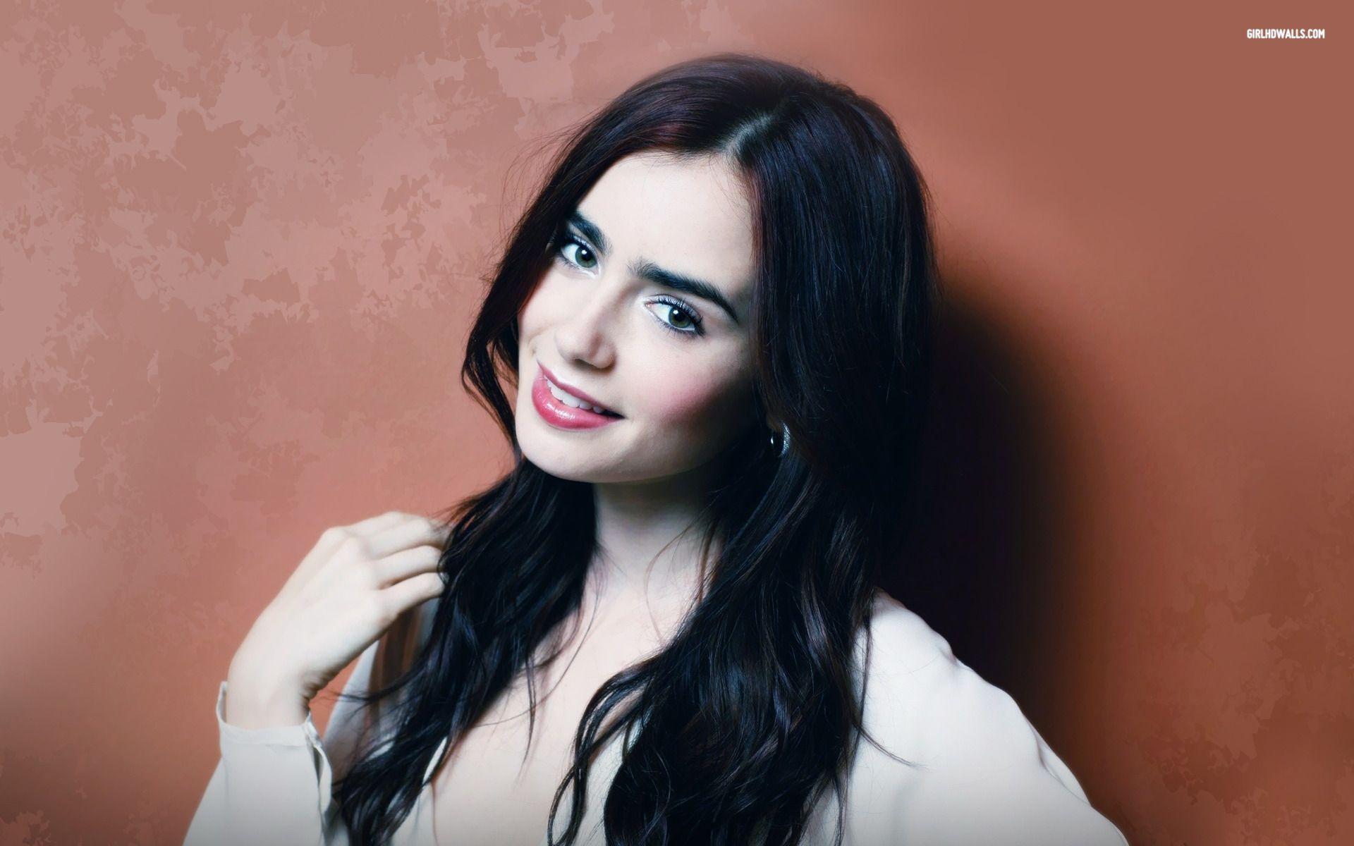 lily collins wallpaper