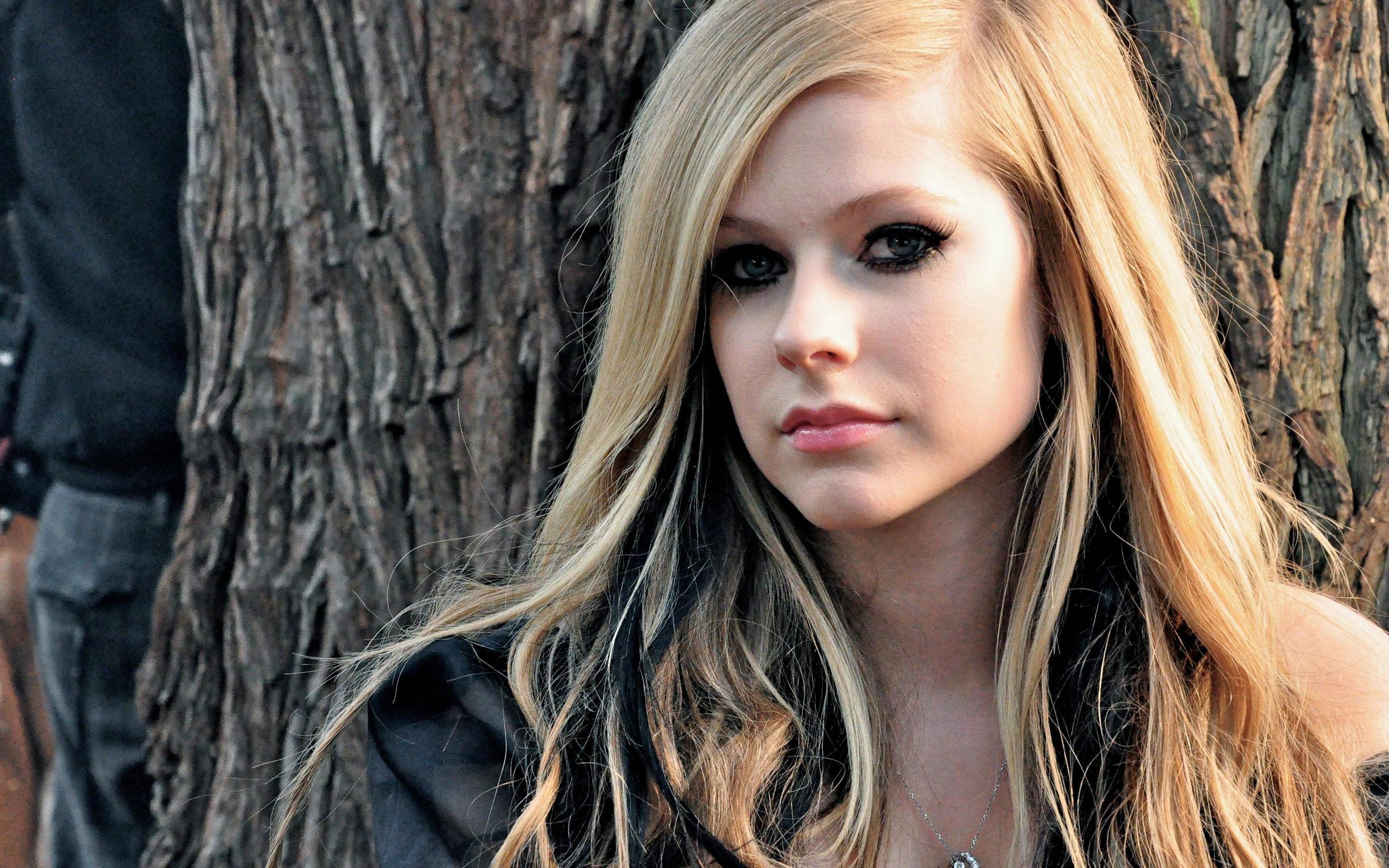Avril Lavigne Alice Full HD Wallpaper