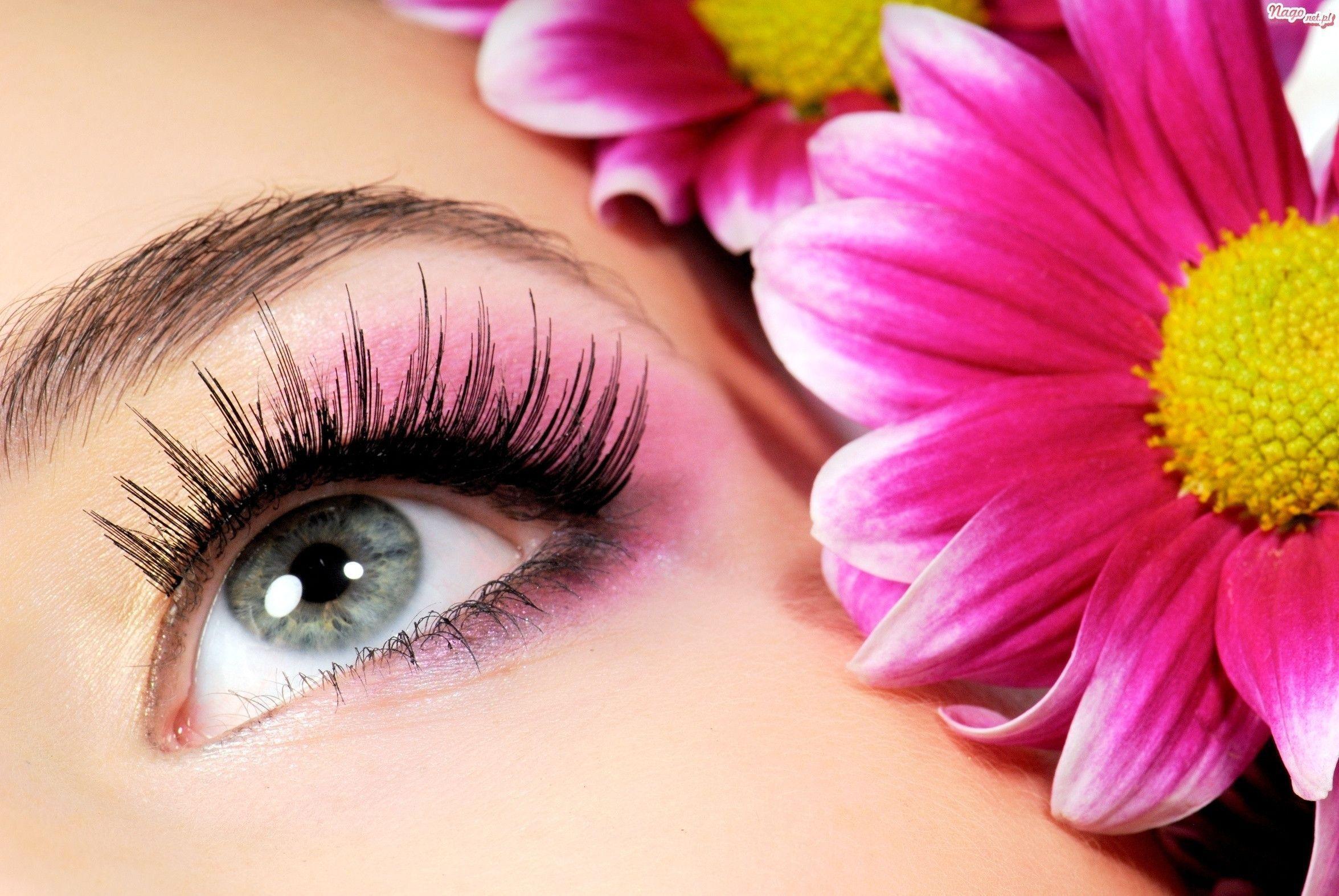 Beautiful Eye Makeup With Flower Wallpaper. Beautiful Girls