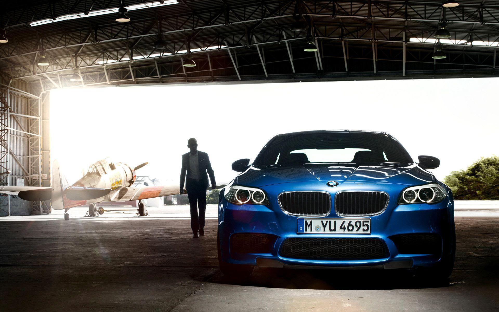 Wallpaper: 2012 BMW M5