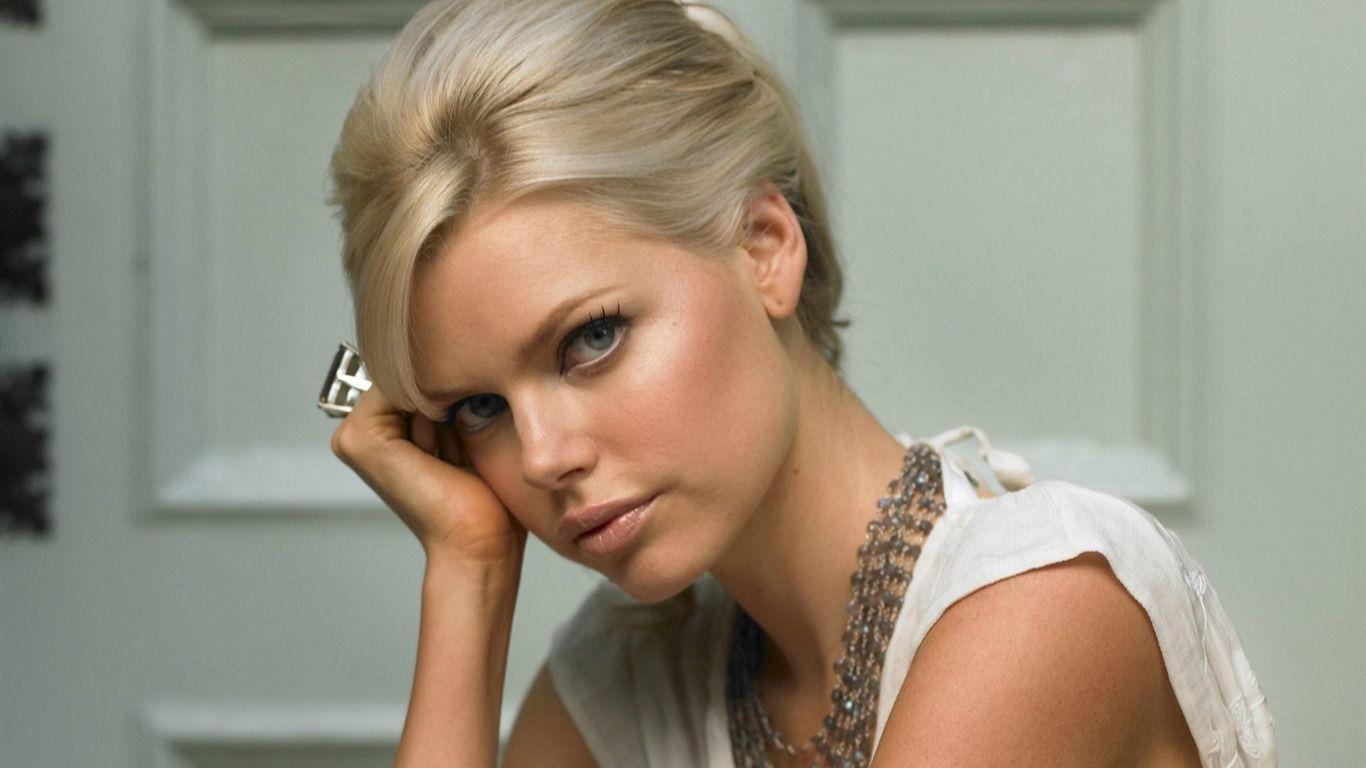 Sophie Monk Wallpaper Download
