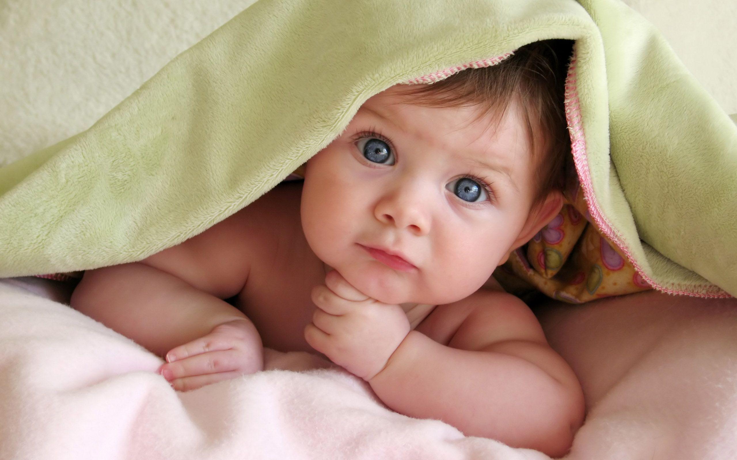 Top 15 Cute Babies Wallpapers.
