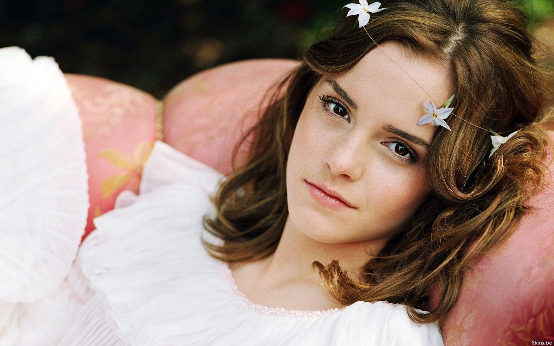 Emma Watson Title Photo Spots 1024x768px HD background: spots