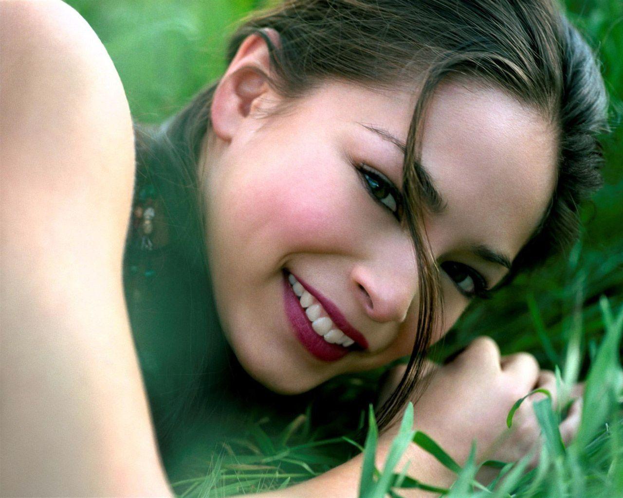 Kristin Kreuk Wallpaper