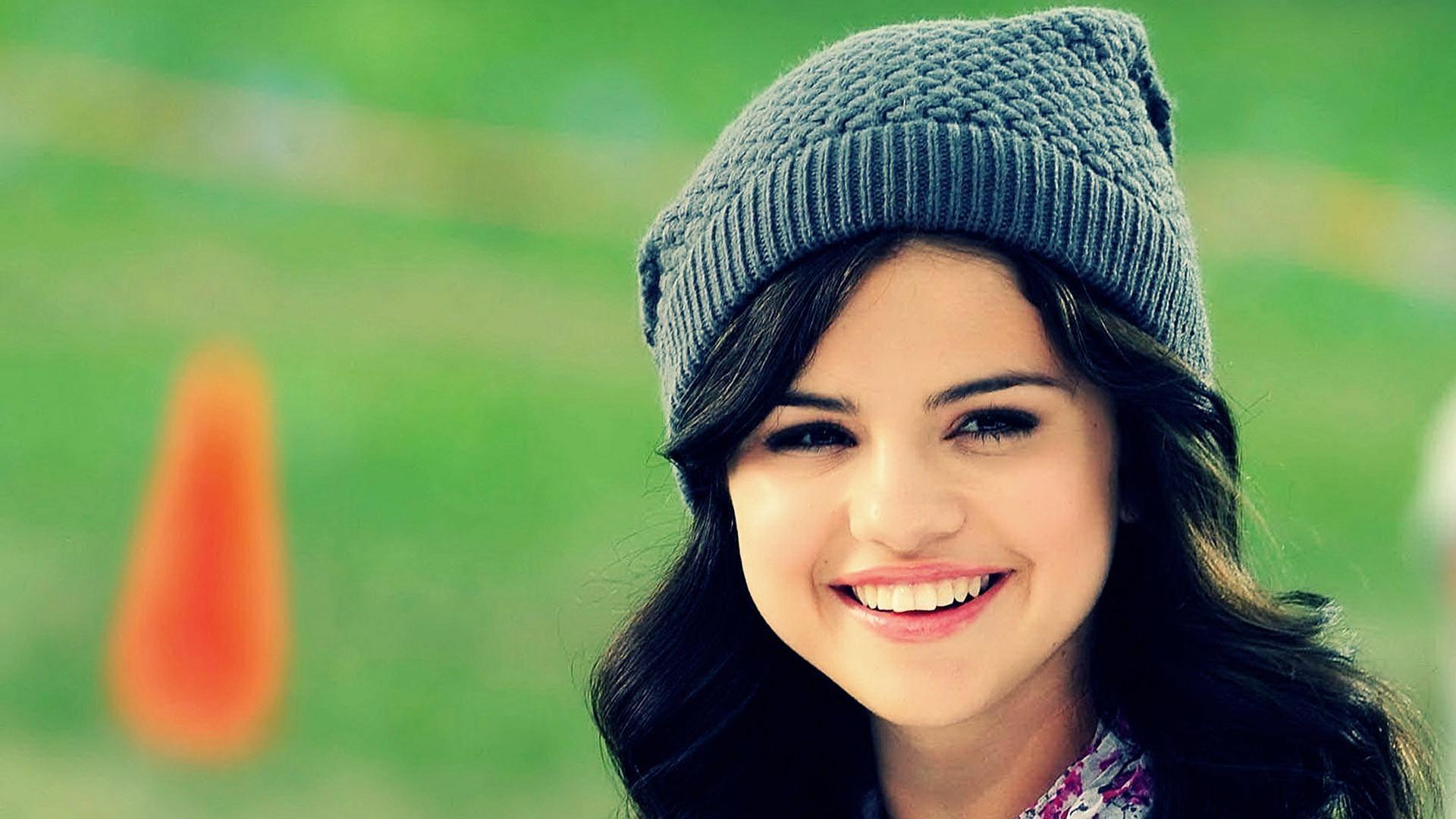 Selena Gomez Smile 1920 X 1200 Download Close Picture