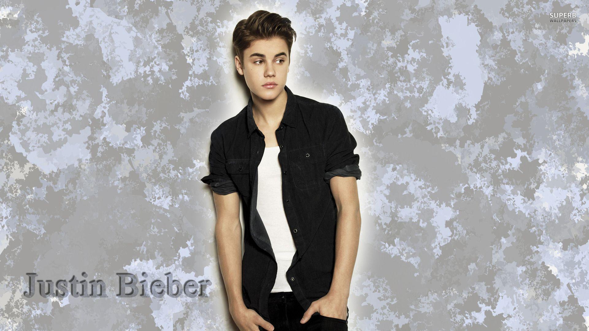 Justin Bieber Singing Wallpaper 40178 in Celebrities M