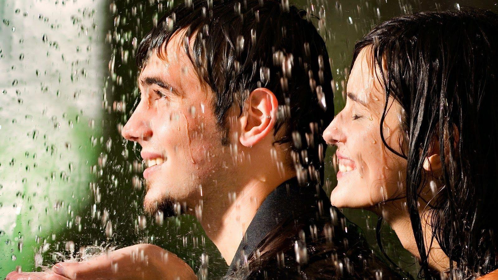 Romantic Couple in Rain Photo and Wallpaper 2014