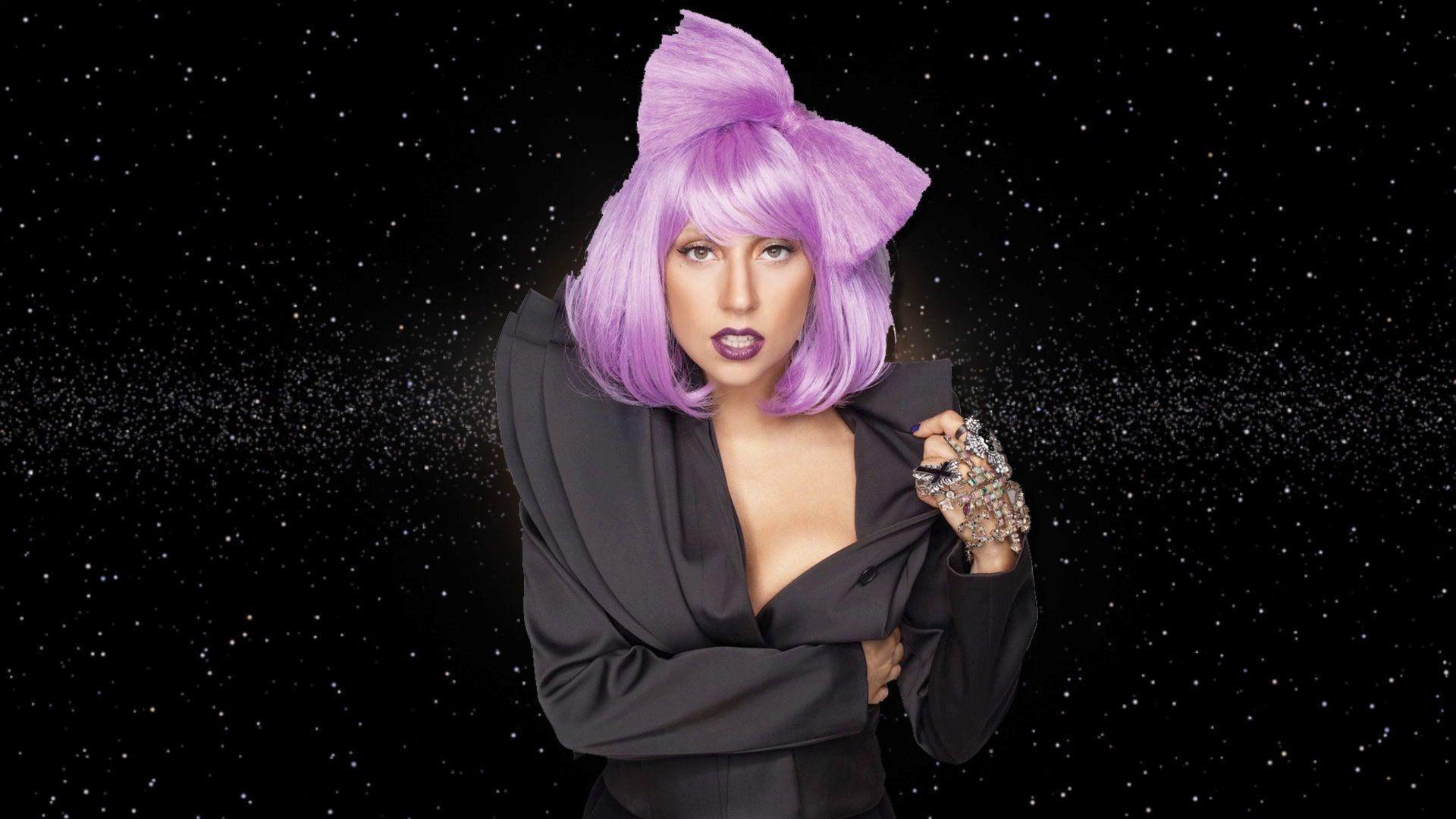 Lady Gaga wants to sing live from space in 2015