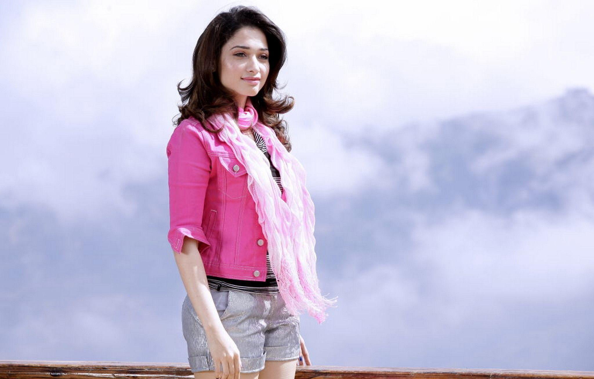 Wallpaper For > Tamanna Bhatia In Pink Dress Wallpaper