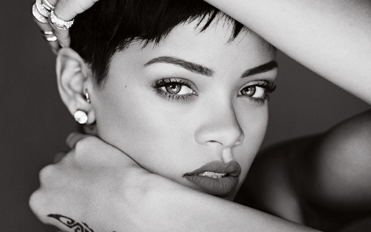 image For > Rihanna Black And White Photohoot 2013