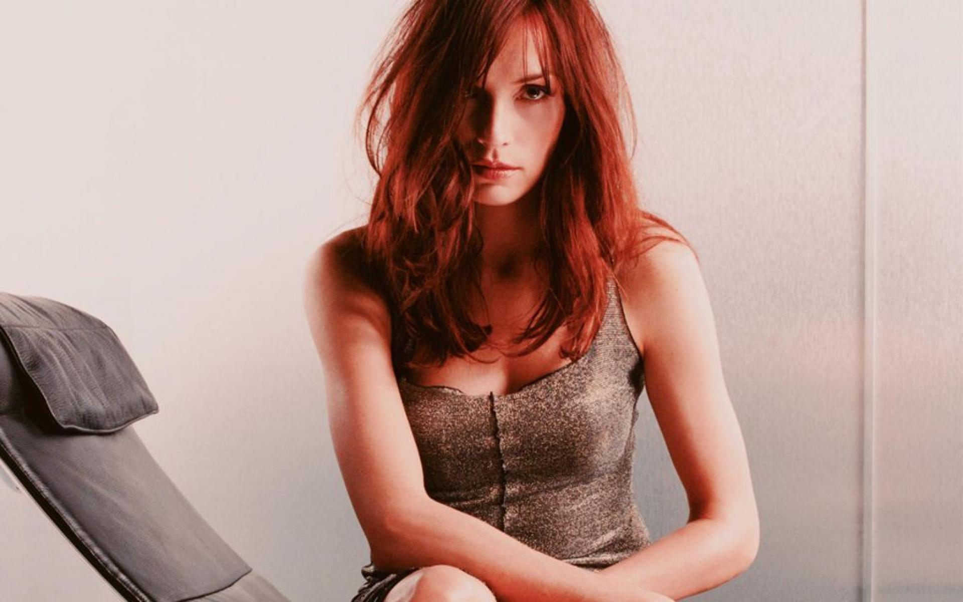 Famke Janssen redhead Wallpaper