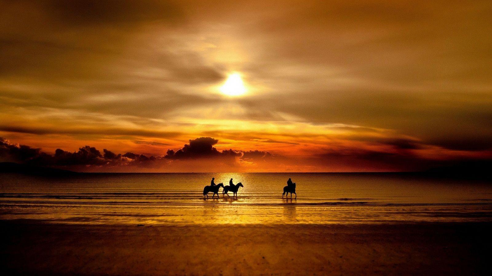 Beach Sunset HD Wallpaper 1600x900
