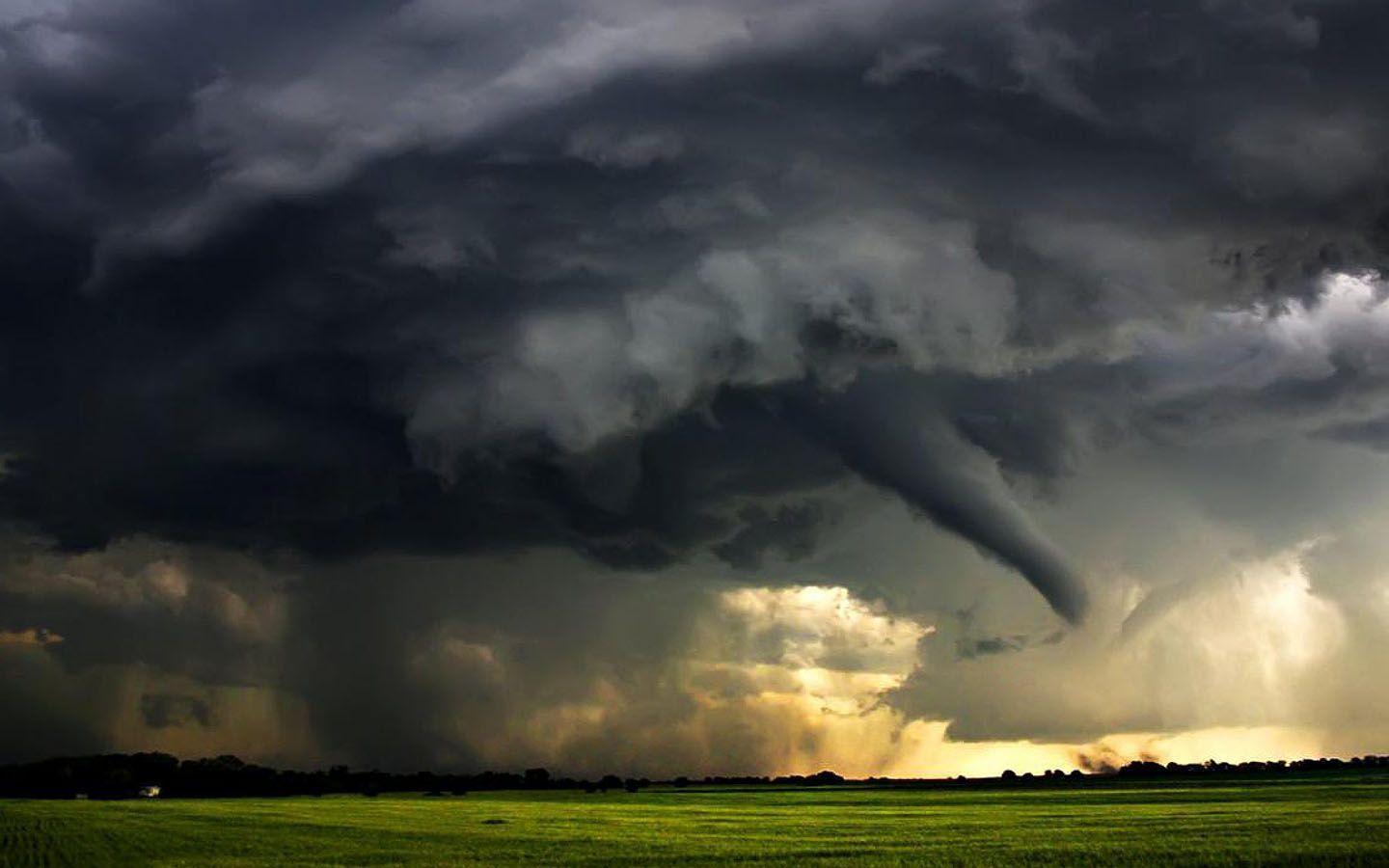 image For > Huge Tornado With Lightning