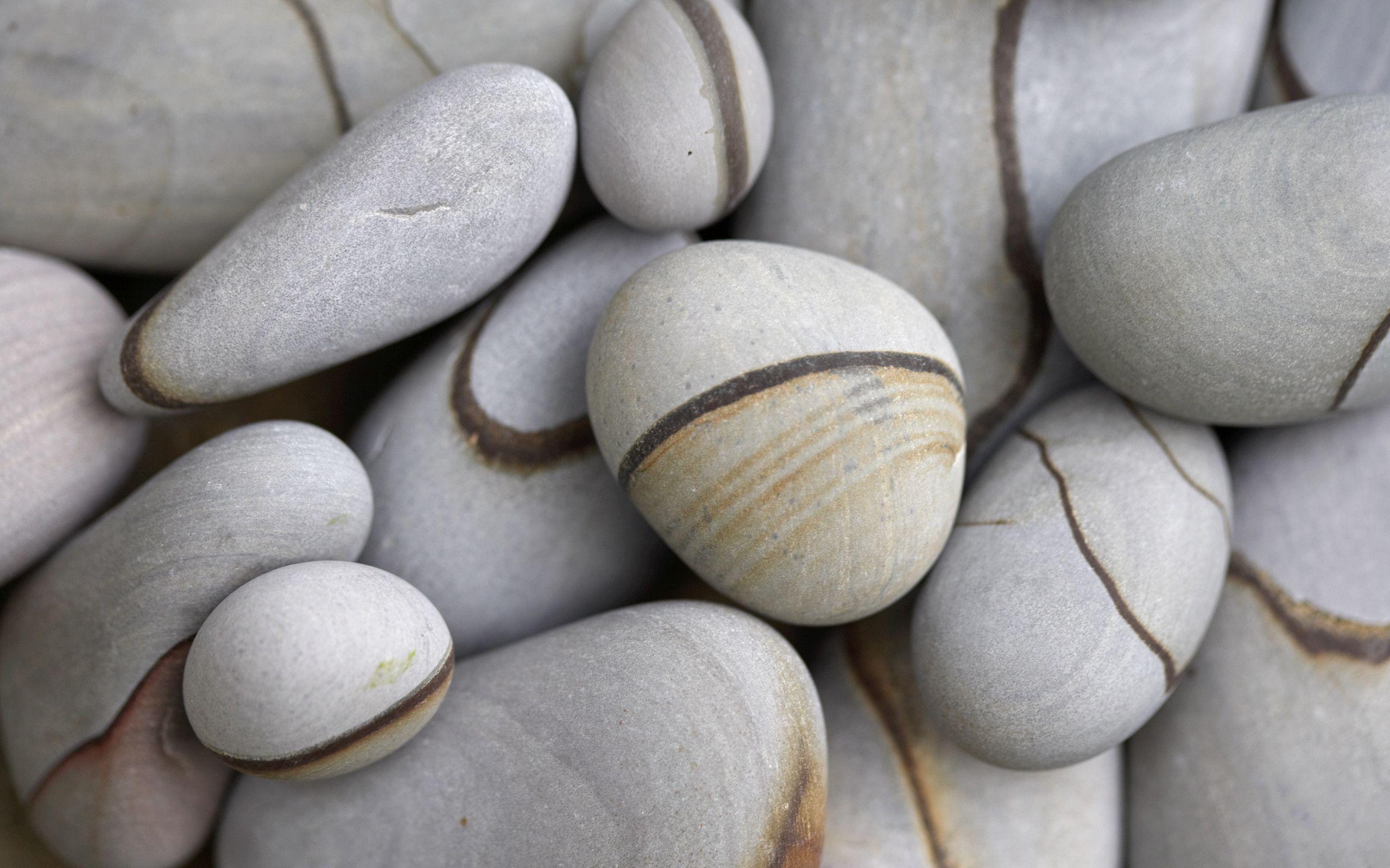 Many Pebbles On The Beach HD Wallpaper