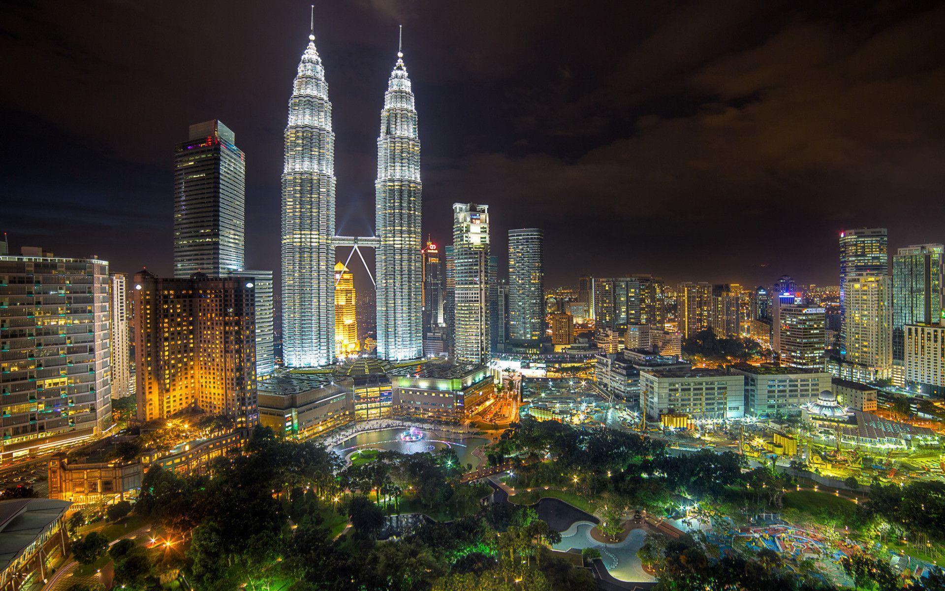 Kuala Lumpur Panoramic View, Petronas Towers, Malaysia widescreen