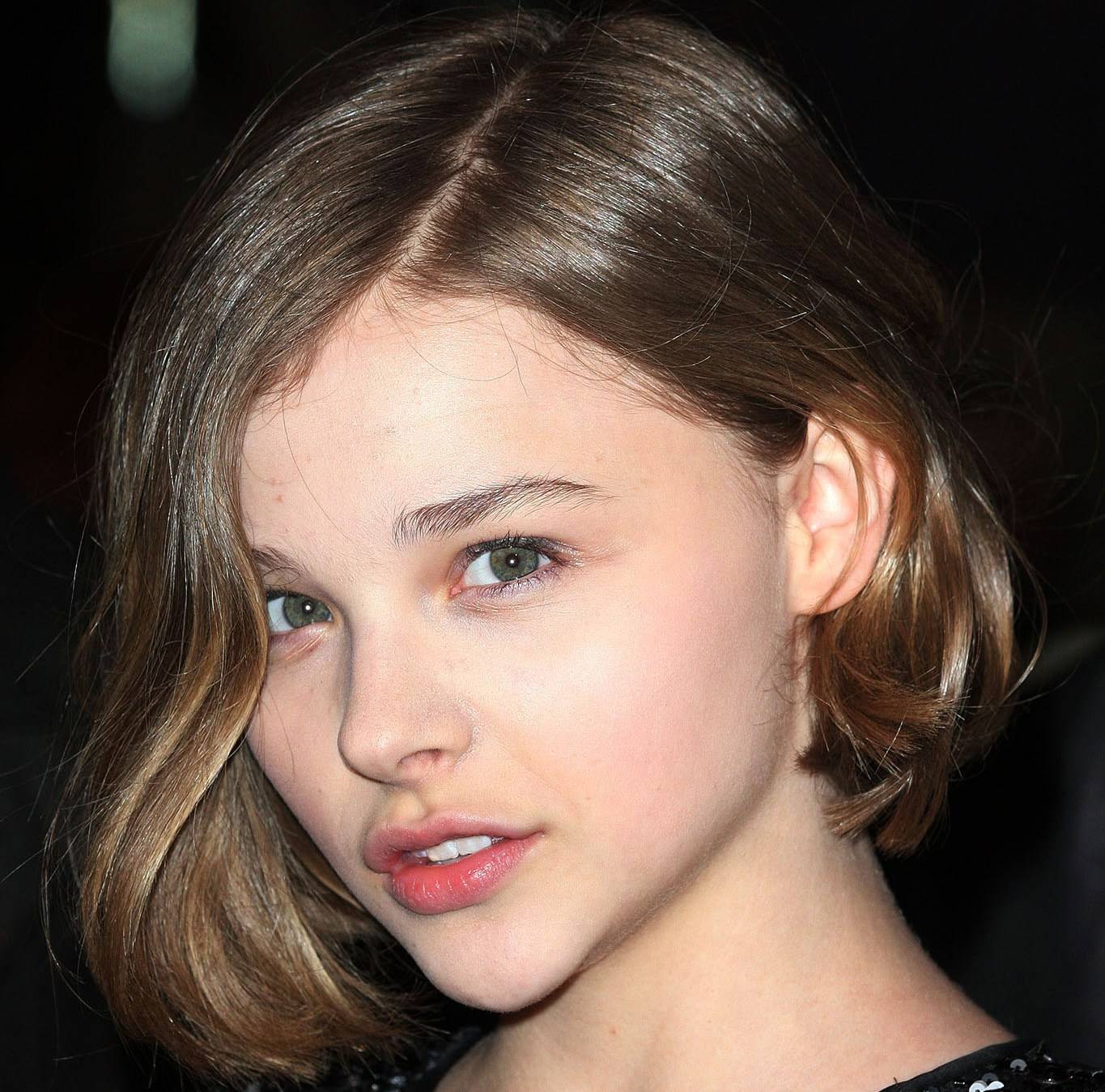 Chloe pretty face Moretz Wallpaper