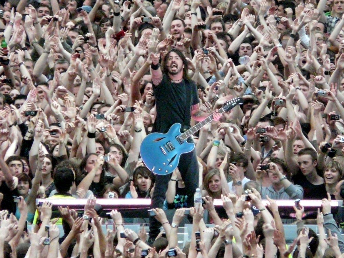 image For > Dave Grohl Drums Wallpaper