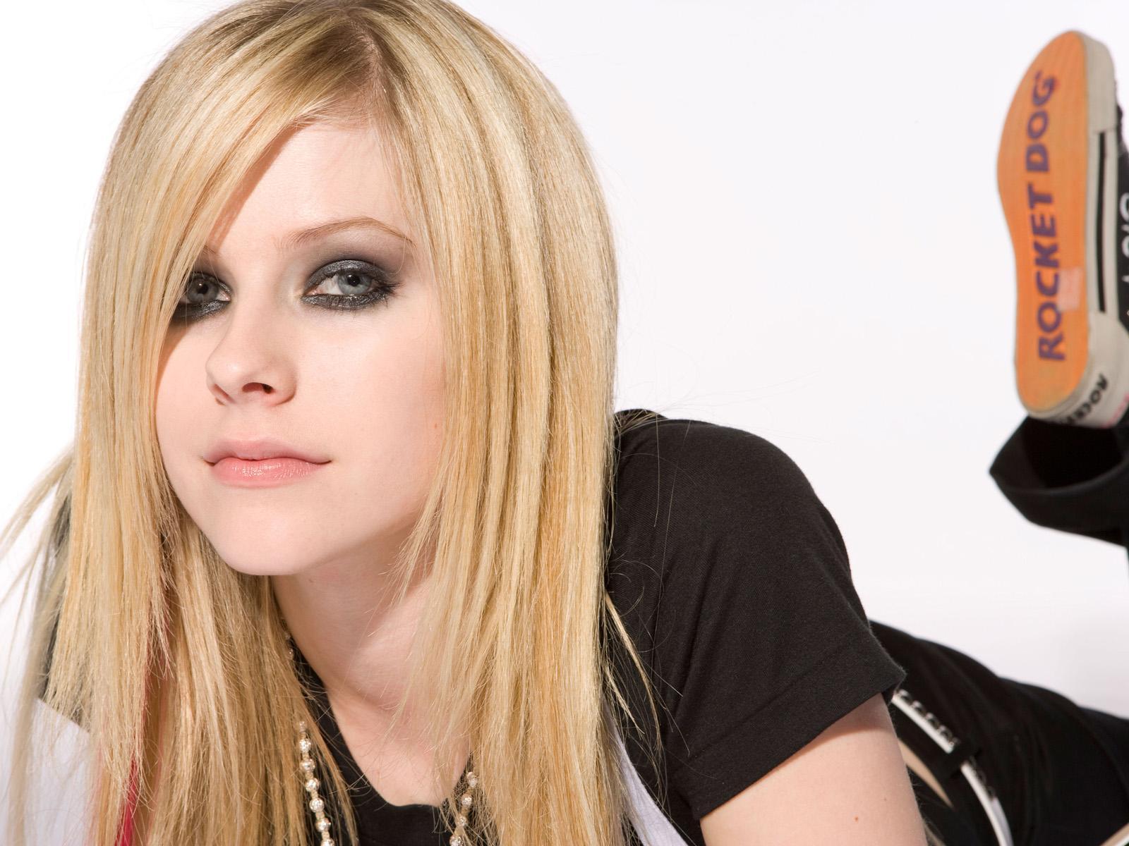 Hairstyle Avril Lavigne download this for free in HD resolution