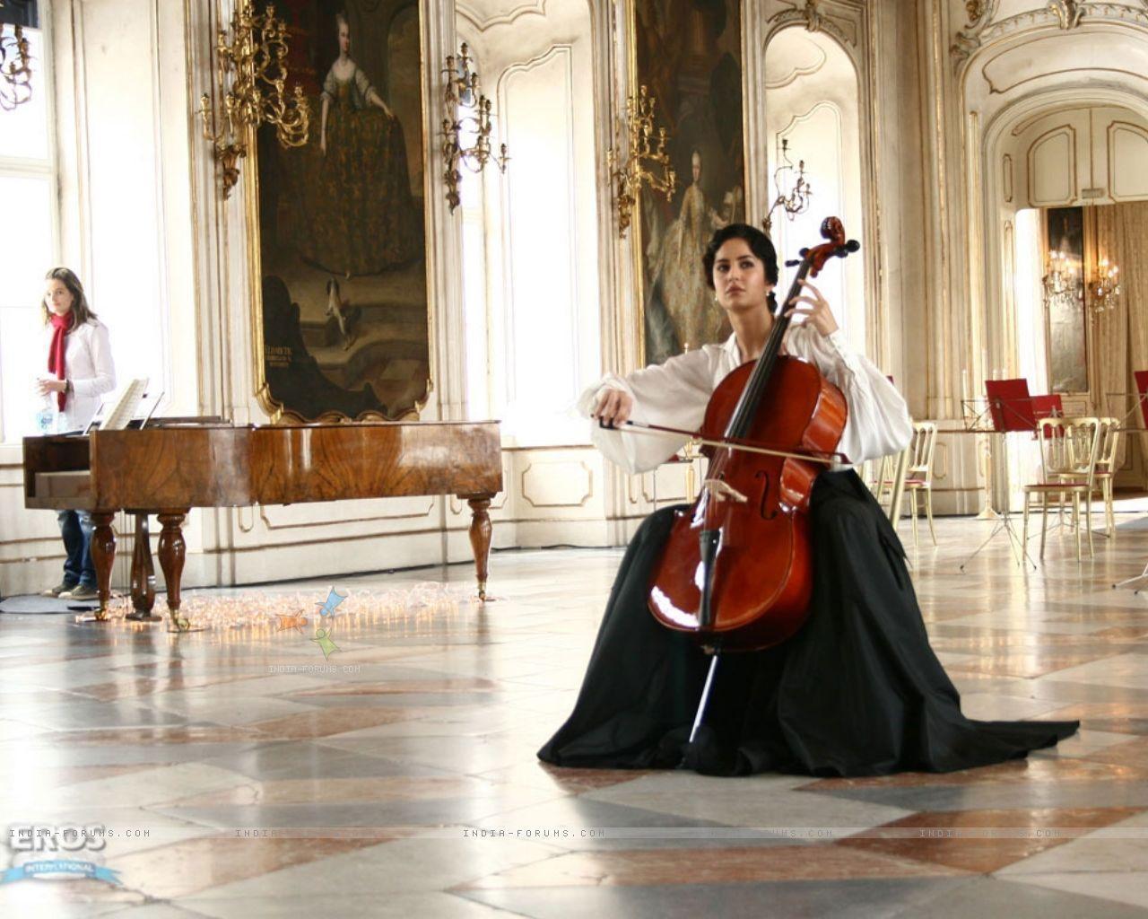 Wallpaper Kaif playing cello size:1280x1024