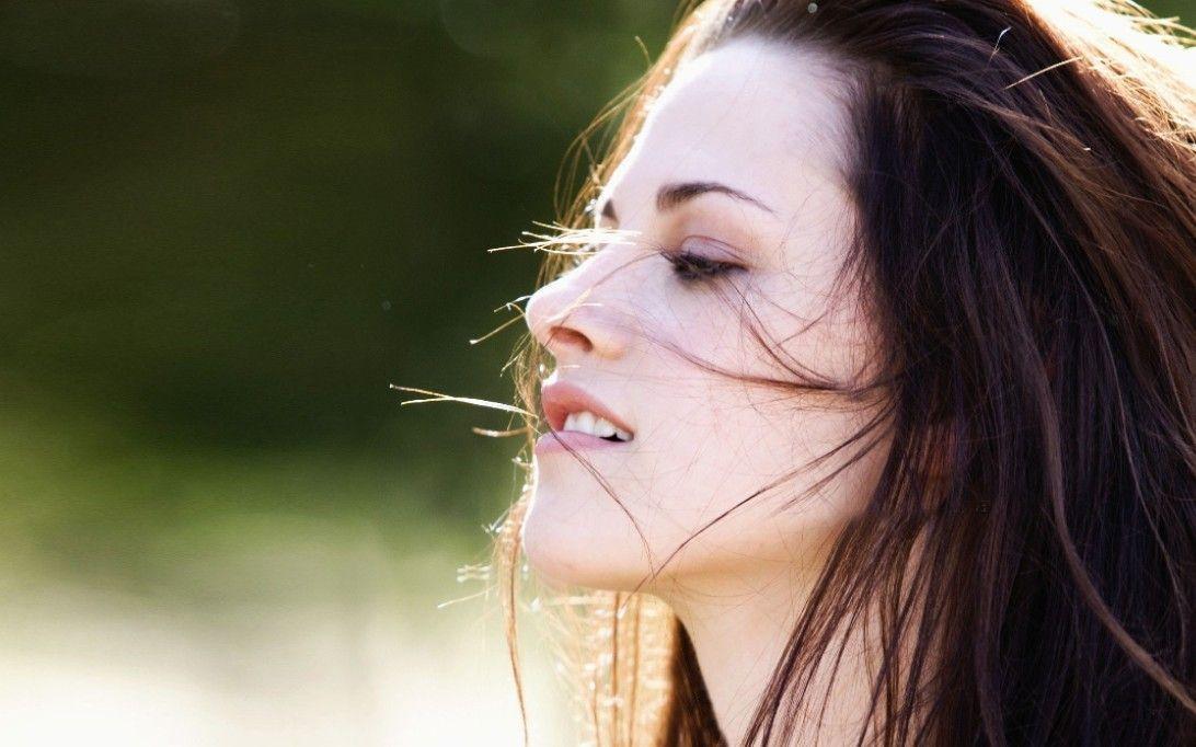 kristen stewart wallpaper 2011. Katy Perry Buzz