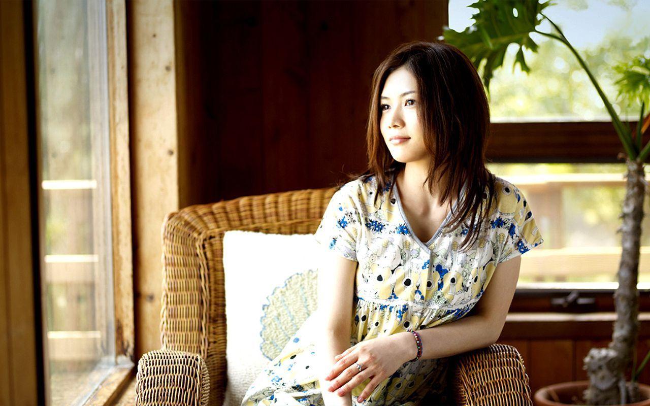 YUI wallpaper. The unofficial stuff are made by me, and