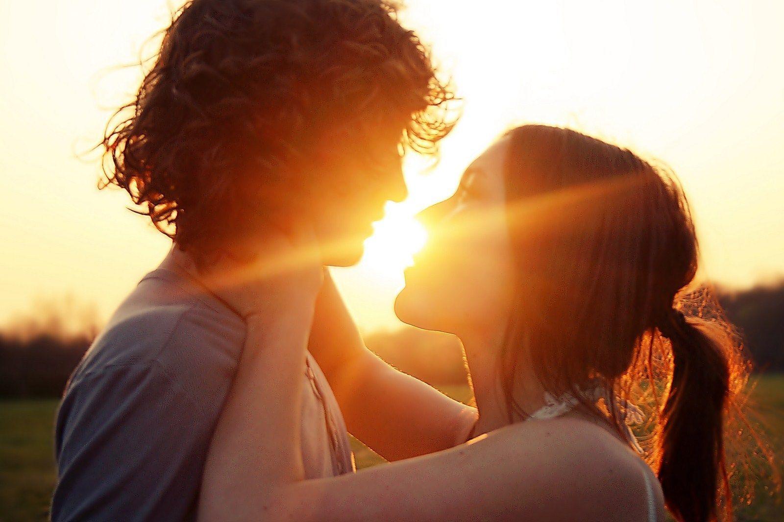 Couples At Sunset Romantic Couples Wallpaper