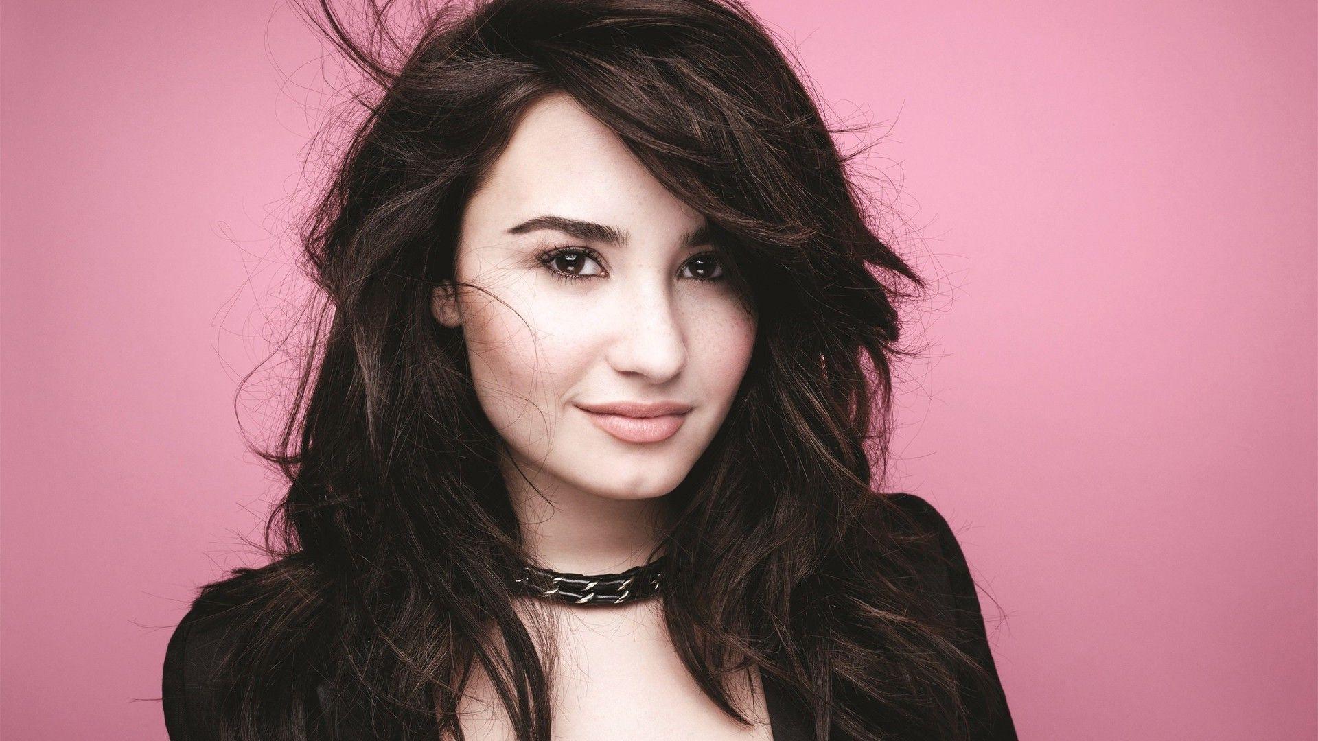 Demi Lovato HD Wallpaper For IPad 2014 Wallpaper
